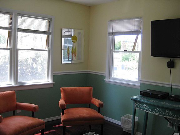 3rd image of 12 Locust Pl