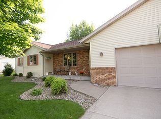323 Cypress Circle Ln, Holmen, WI 54636