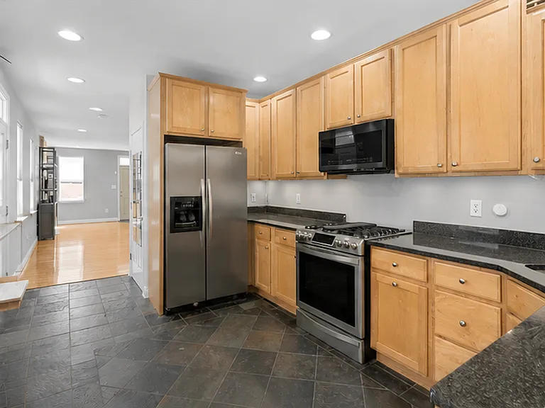 18 S Madeira St — Photo 16