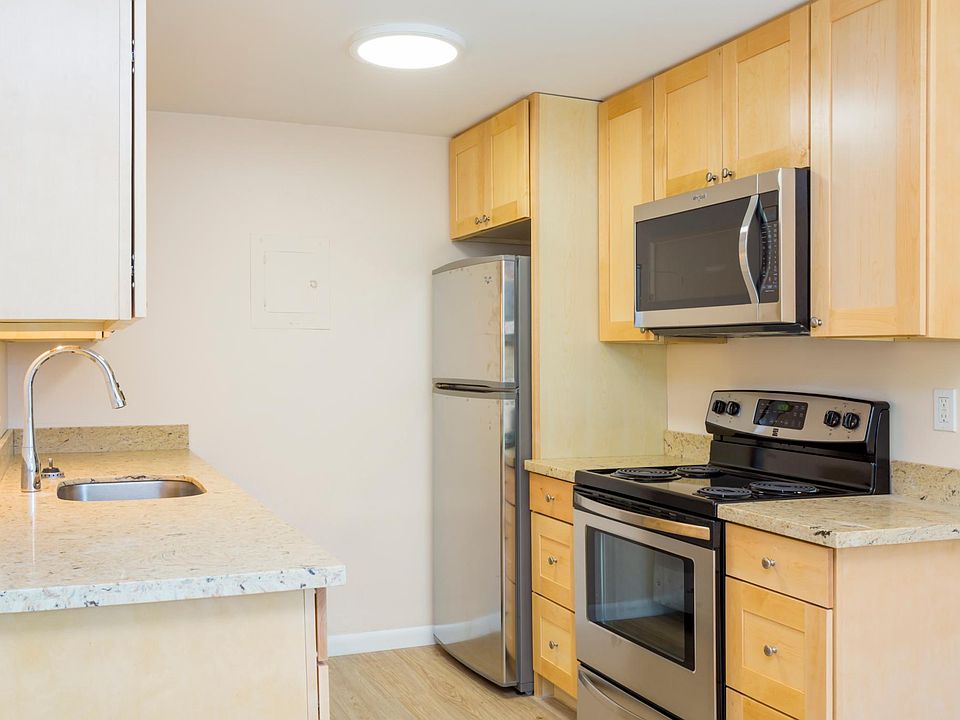 1st image of 2700 NE 125th St APT 101