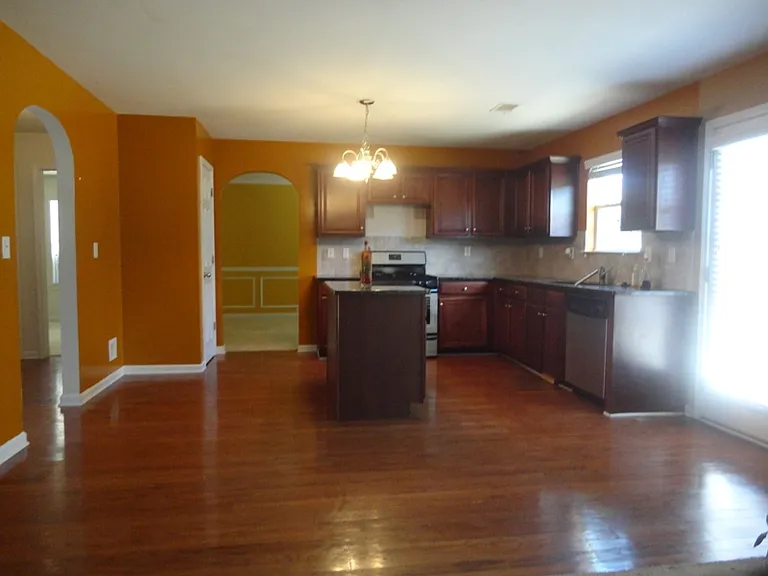 1040 Baltic Way — Photo 20