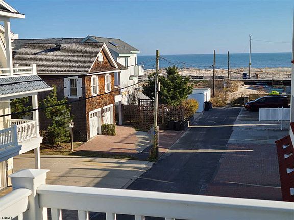 2nd image of 111 Corinthian Ave #2