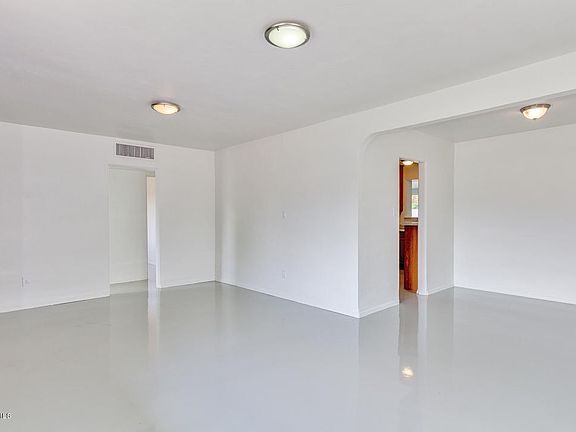 Front Family Room, Alt View