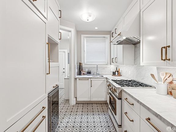 3rd image of 1310 Greenwich St APT 201