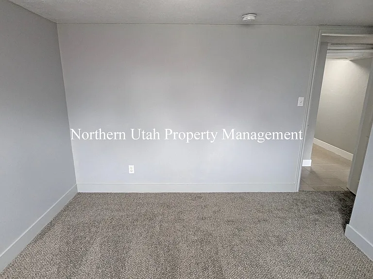 2056 Gramercy Ave — Photo 14