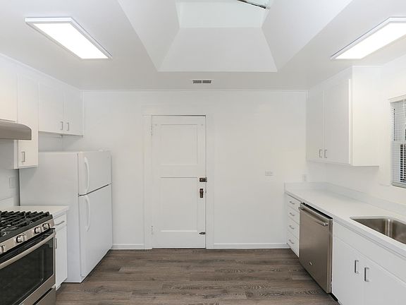 3rd image of 218 Waverley St