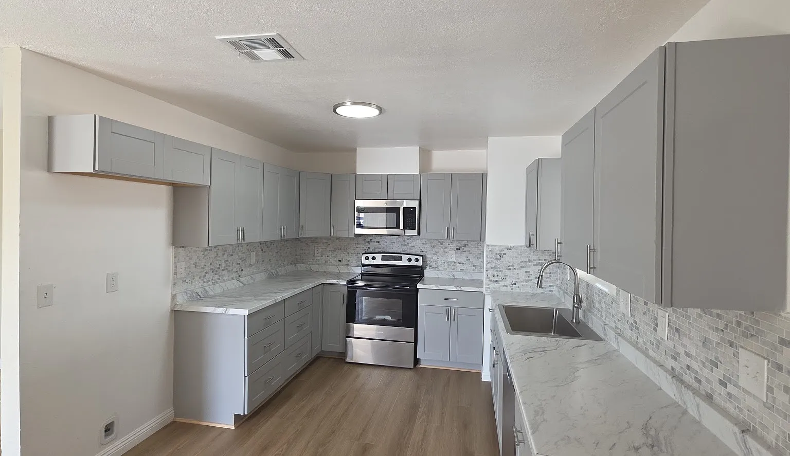 3 bed, 1200 sqft, $2,000 — Photo 4
