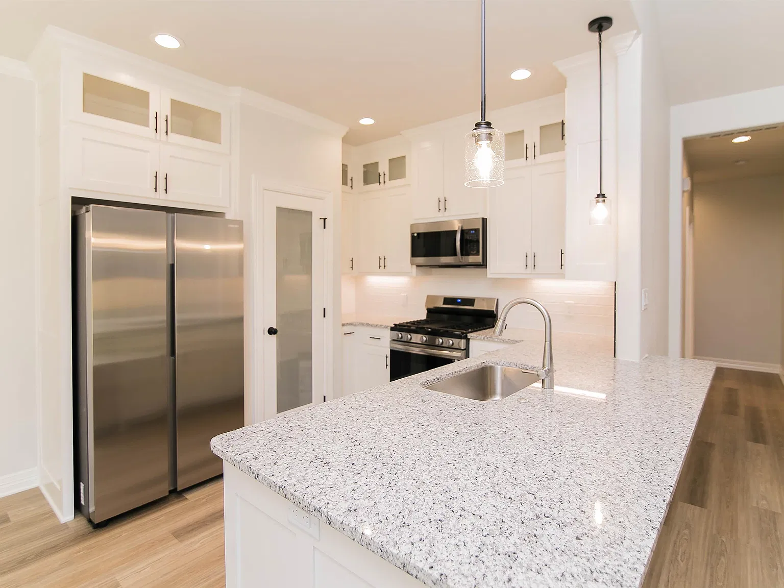 4 bed, 2.0 bath, 1507 sqft, $2,650 — Photo 3