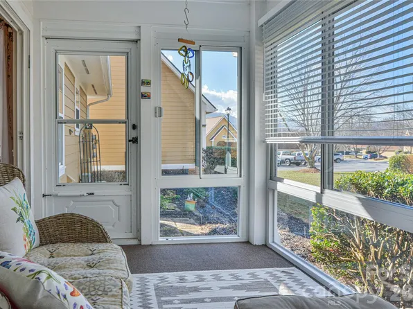 1301 Hyde Park Dr, Asheville, NC 28806