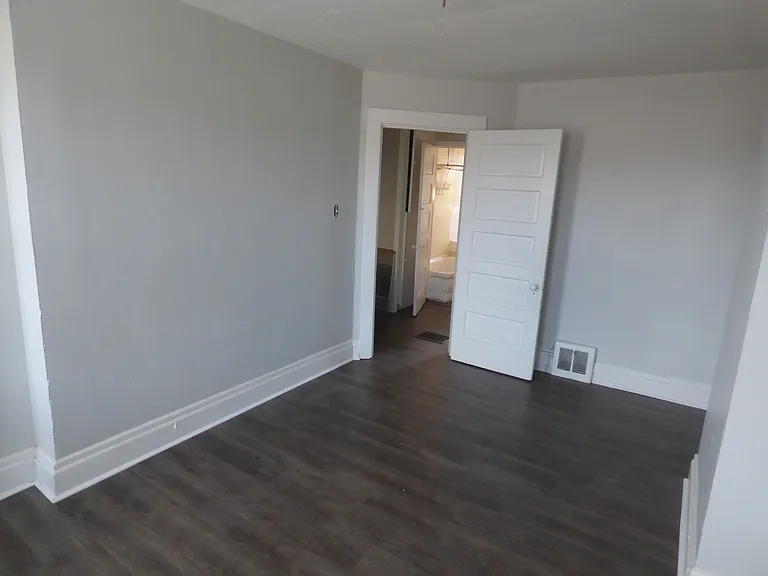 1134 Race St — Photo 14