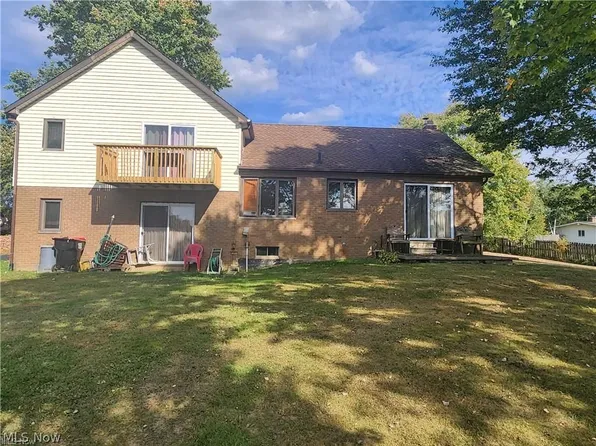 2473 Ranfield Rd, Mogadore, OH 44260