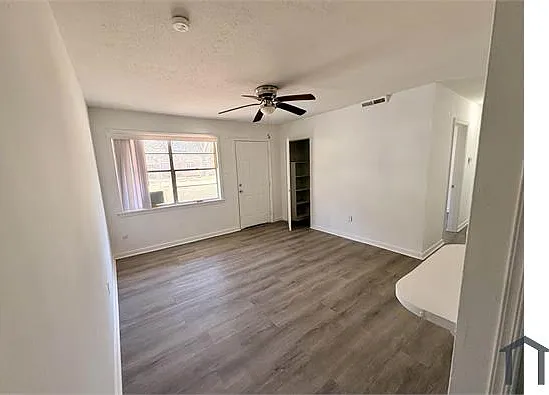 3 bed, $1,300 — Photo 2