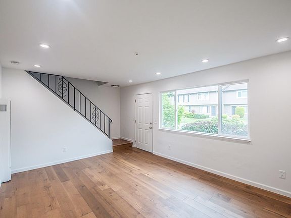 2nd image of 315 Algiers Court