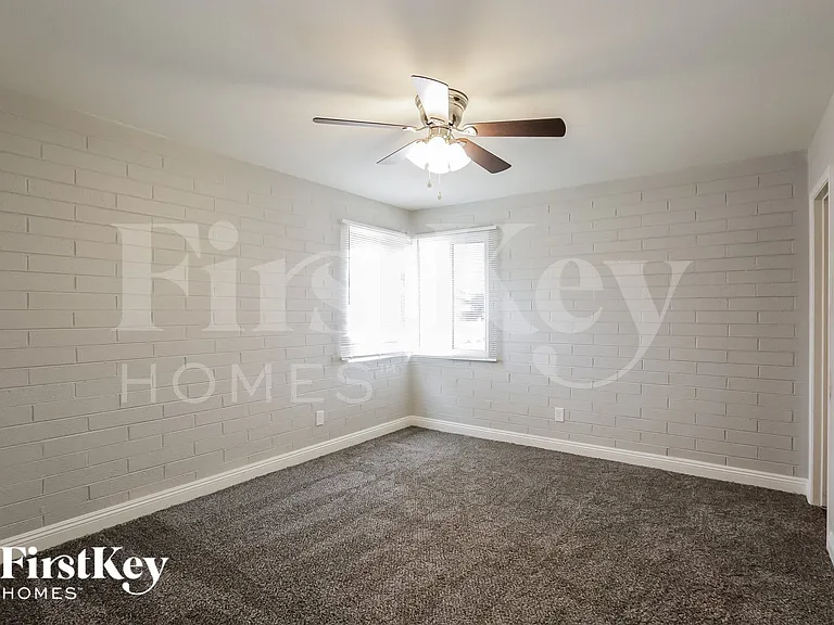 5361 N 61st Dr — Photo 10