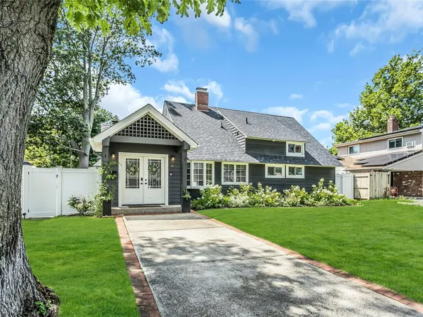 18 Rosewood Lane, Wantagh, NY 11793