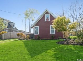 76 Smith St, Sayville, NY 11782