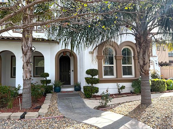 5th image of 726 S Escuela Dr