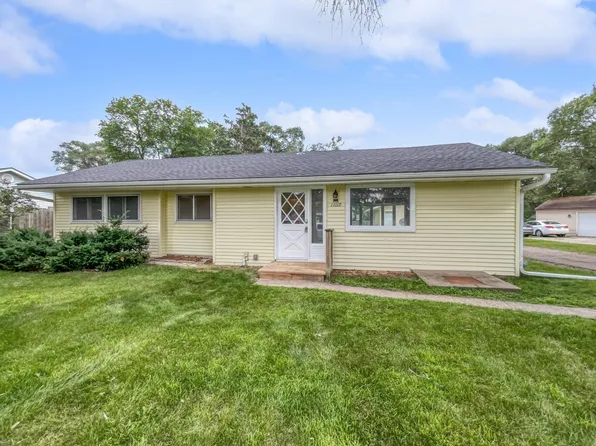11019 4th St NE, Blaine, MN 55434