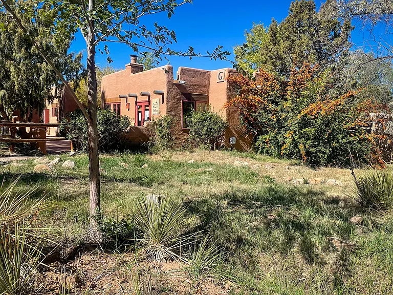 Tierra de Zia office and community facilities building