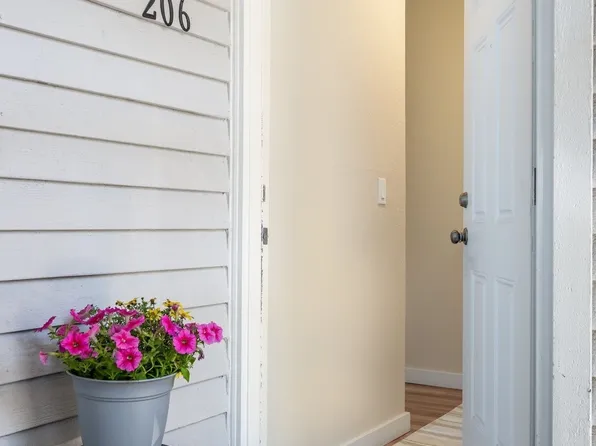 4185 W Lake Sammamish Parkway SE #B206, Bellevue, WA 98008