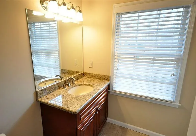 4060 Summit Dr — Photo 16
