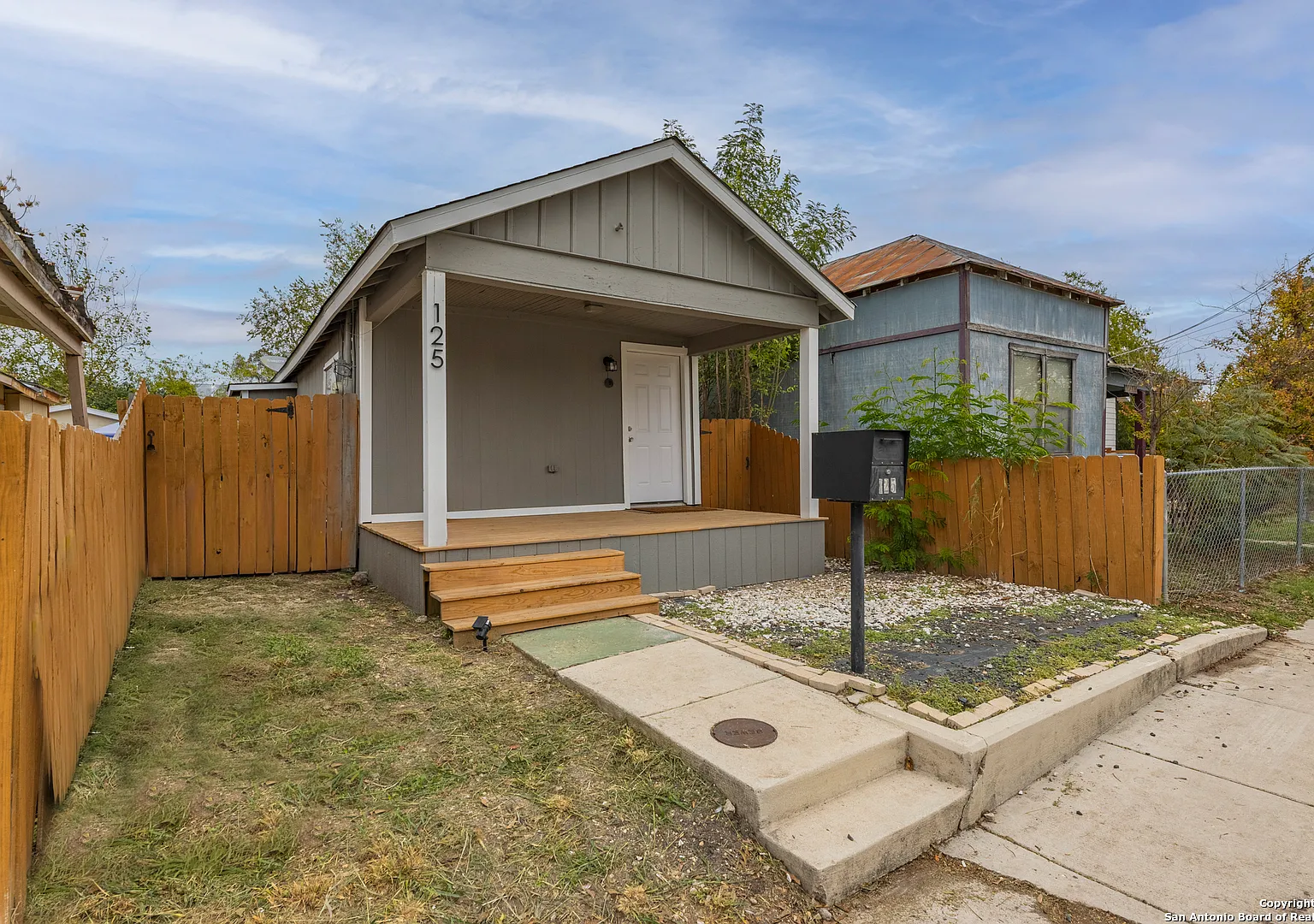 125 Forrest Ave — Photo 2