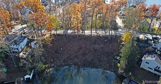 1st image of 120 Central Dr