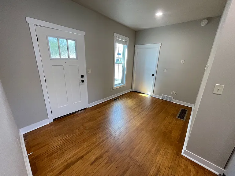 133 S Prairie Ave — Photo 8