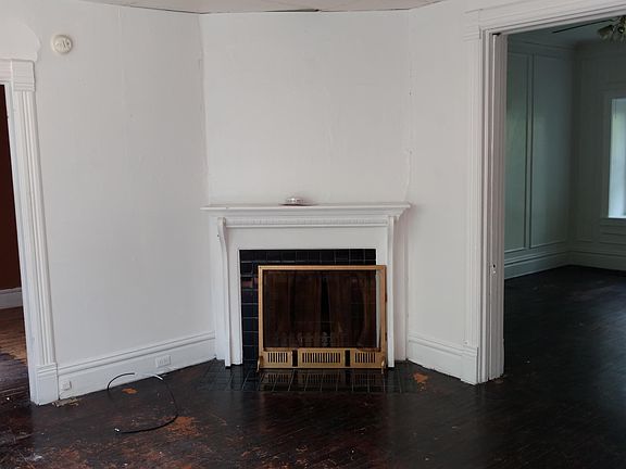 3rd image of 440 Thomas St SE #1