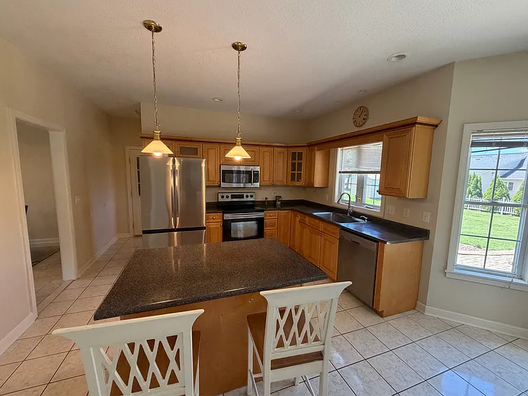 233 S Bayshore Dr — Photo 2