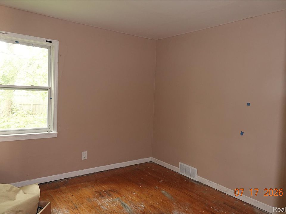 10435 Somerset Ave, photo 22