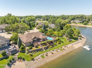 1524 Buccaneer Pl, Bismarck, ND 58504