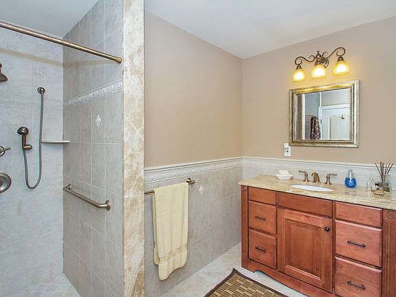 5th image of 84 Smithtown Polk Blvd