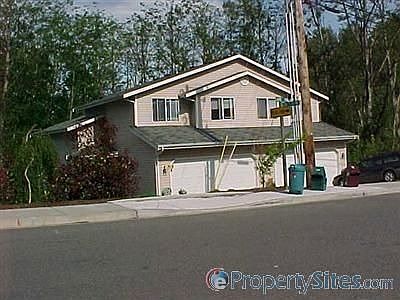 2nd image of 2727 Lake Dr NE