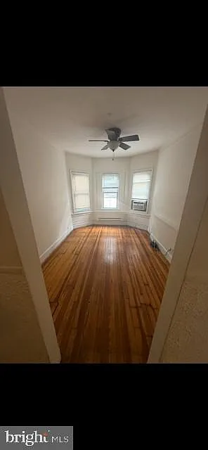1 bed, 900 sqft, $1,300 — Photo 1