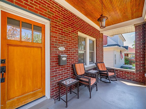 4th image of 2164 Gladstone Ave