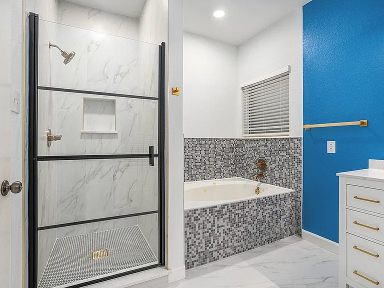 3811 Misty Falls Ln — Photo 19