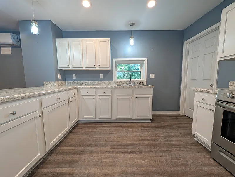 1 bed, 1.0 bath, 900 sqft, $1,045 — Photo 2