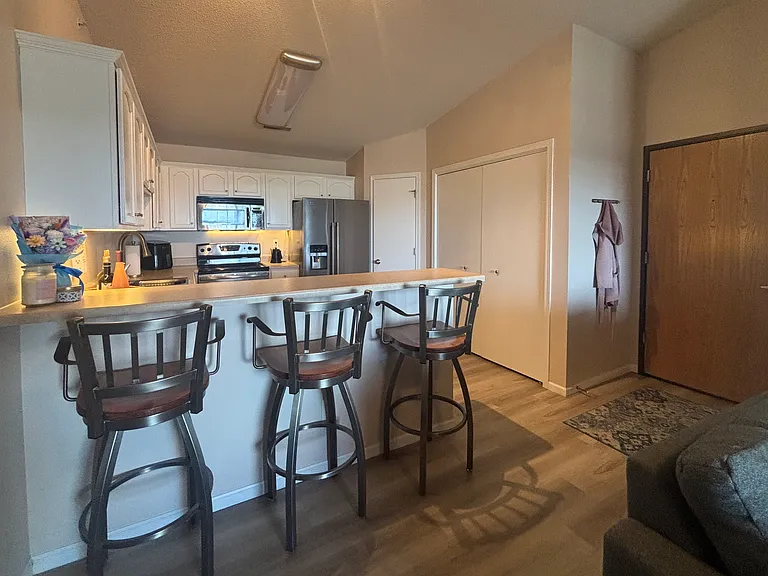 460 Bradley Pl #9 — Photo 3