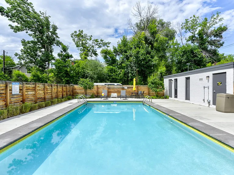2121 Canyon Pool