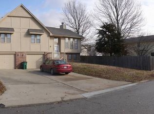 1104 Ridgeway Dr, Raymore, MO 64083