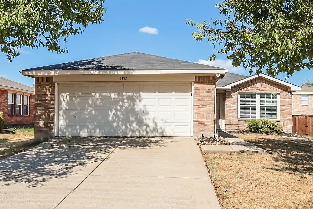 3 bed, 2.0 bath, 1428 sqft, $1,905 — Photo 1