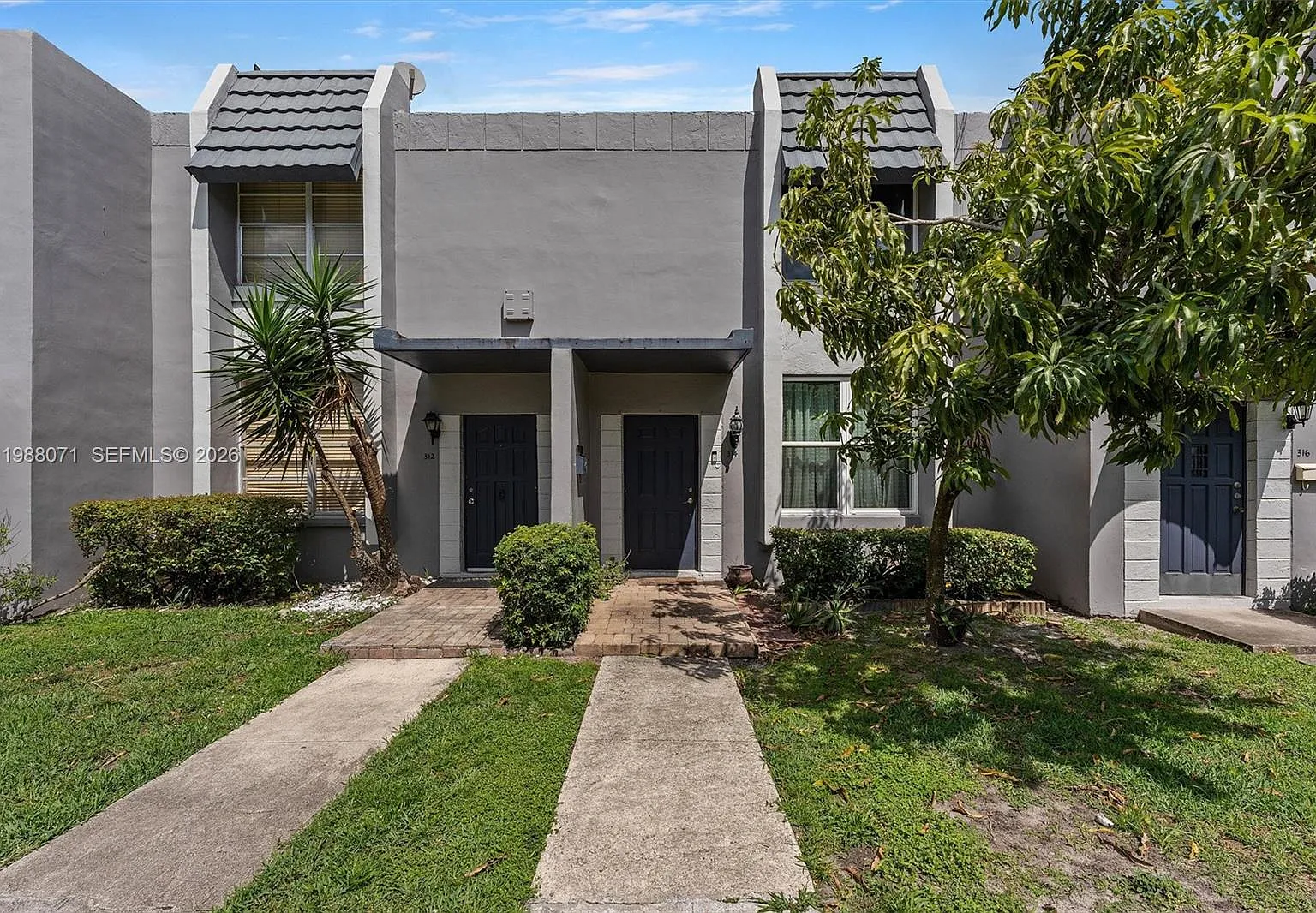 2 bed, 2.0 bath, 1200 sqft, $2,550 — Photo 1