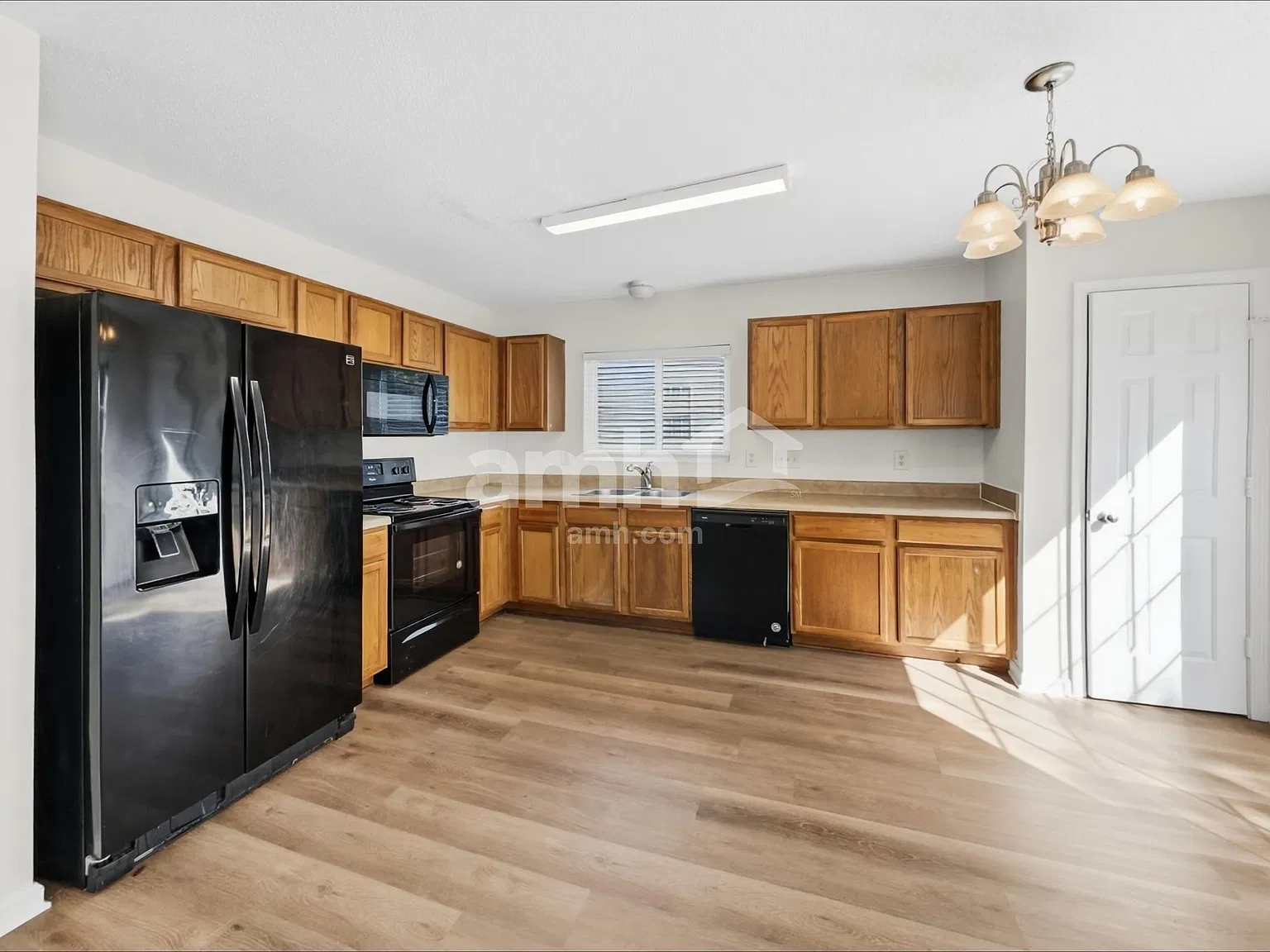 3 bed, 2.5 bath, 2100 sqft, $2,245 — Photo 3