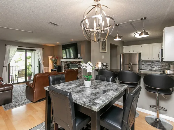 4805 86th St APT 25, Urbandale, IA 50322