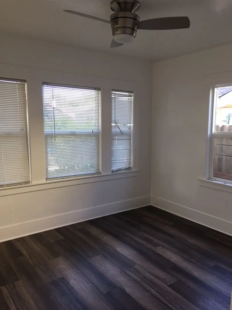 2 B/R 1 B/A House In Marysville Available Now!! — Photo 3