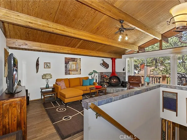 558 Beechnut Dr — Photo 2