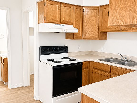 3rd image of 9690 S 700 E APT B4