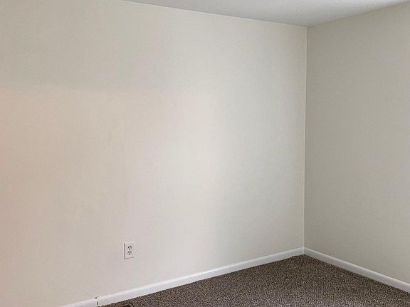 5th image of 323 E Chestnut St #6