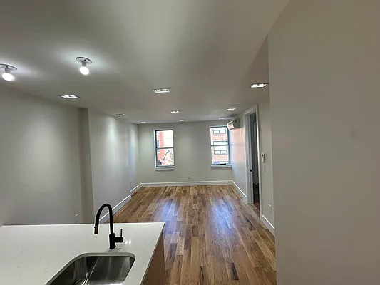 Rented by Space Link Realty | media 1